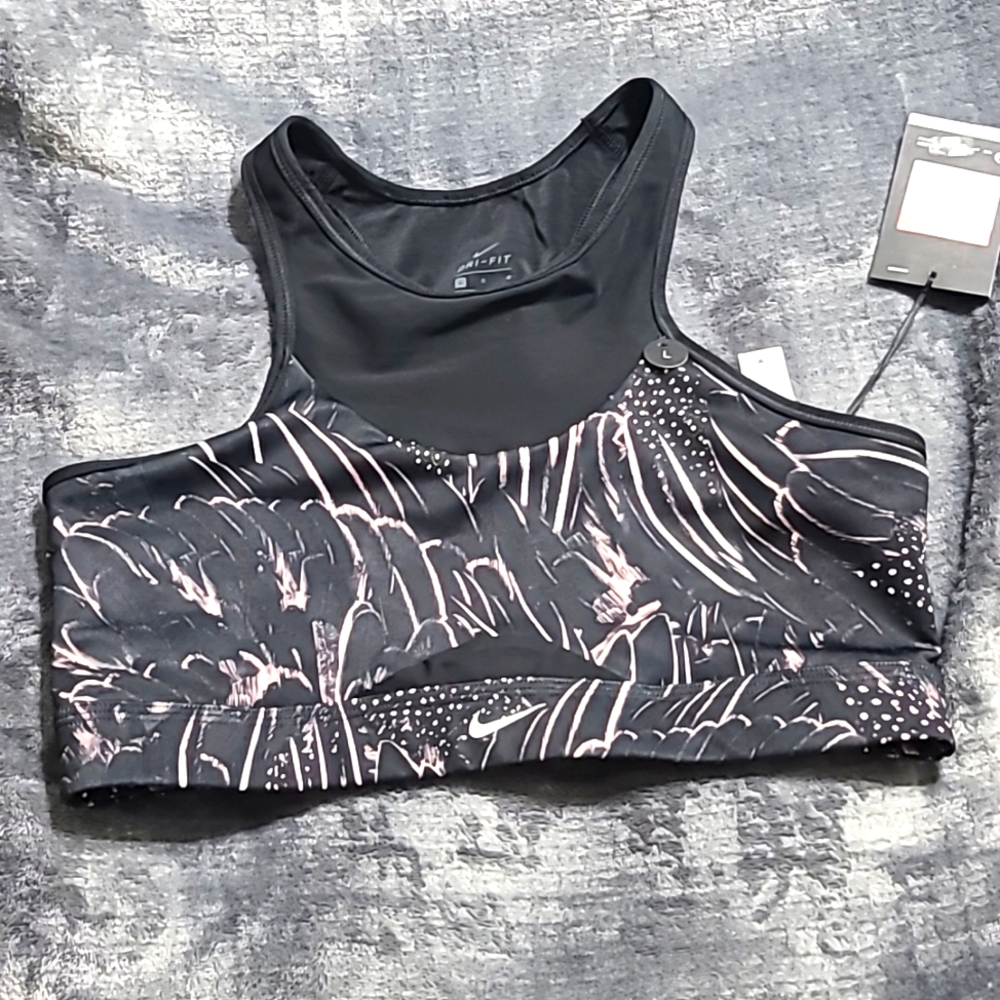Nike Swoosh Bra